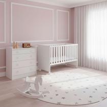 Quarto Bebe Infantil Doce Sonho Berço Reto Rodizio e Cômoda Trocador 4 Gavetas Qmovi