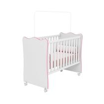 Quarto de Bebê Berço c/ Rodízios Colchão Physical e Cômoda Doce Sonho Branco Rosa Qmovi Ortobom