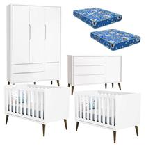 Quarto de Bebê Theo 3 Portas com 02 Berços Branco Acetinado com Pés Amadeirados e Colchão Reller