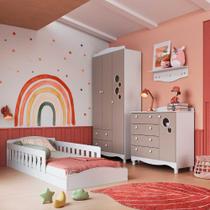 Quarto Infantil com Cama Montessoriana Guarda Roupa e Cômoda Quarto Infantil com Cama Montessoriana Guarda Roupa e Cômoda