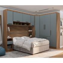 Quarto Modulado Queen de Canto Diagonal com Guarda-roupas Maleiro e Cabeceira Paris Master Luciane Móveis Quarto Modulado Queen de Canto Diagonal com Guarda-roupas Maleiro e Cabeceira Paris Master Luciane Móveis