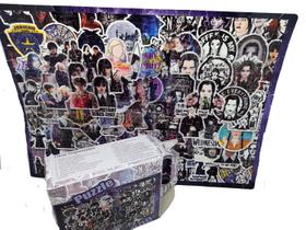 Quebra-cabeça Stickers Série 300 peças Familia Adams em MDF Quebra-cabeça Stickers Série 300 peças Familia Adams em MDF