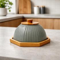Queijeira Cloche Pequena Octagonal Madeira Cerâmica Canelada