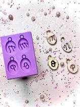 R422 Molde de silicone pingente medalha letra M ao P resina