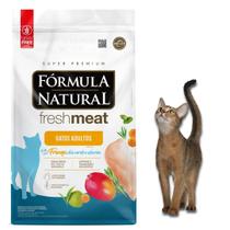 Ração Para Gatos Adultos Super Premium Formula Natural Fresh Meat 7Kg Sabor Frango Chá Verde E Alecrim 14 Pacotes 500g