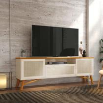 Rack / Bancada / Retrô DAR Pés em Madeira Maciça para TV Até 75'' Cor Off White / Cedro e Portas com Acabamento em Rattan Rack / Bancada / Retrô DAR Pés em Madeira Maciça para TV Até 75'' Cor Off White / Cedro e Portas com Acabamento em Rattan