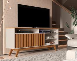 RACK BANCADA TURN RIPADO 1.36m RETRÔ PÉS MADEIRA OFF WHITE / FREIJÓ PARA TV ATÉ 60'' POLEGADAS COM PORTA LATERAL