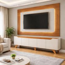 Rack com Painel para TV até 65 Polegadas 100% MDF com LED 220CMX190,5cm Pés em Madeira Maciça Laqueado e Grécia Bege Rack com Painel para TV até 65 Polegadas 100% MDF com LED 220CMX190,5cm Pés em Madeira Maciça Laqueado e Grécia Bege