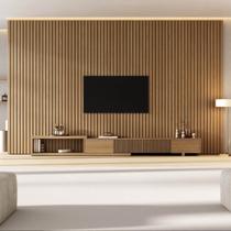 Rack com Painel Ripado Extensível para TV até 86 Polegadas 400CMX250CM Aruá CabeCasa MadeiraOriginals Rack com Painel Ripado Extensível para TV até 86 Polegadas 400CMX250CM Aruá CabeCasa MadeiraOriginals