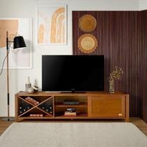 Rack para TV até 65 Polegadas Madeira Maciça 190cm Pés em Madeira Maciça Tvs 1 Porta com Adega Primavera CabeCasa MadeiraOriginals Marrom