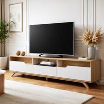 Rack para TV até 70 Polegadas MDF 200cm Pés em Madeira Maciça Diplomata Bege Cinamomo/Off White Rack para TV até 70 Polegadas MDF 200cm Pés em Madeira Maciça Diplomata Bege Cinamomo/Off White