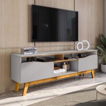 Rack para TV Até 75 Polegadas 2 Portas com Pés de Madeira Maciça Ilhabela Bechara Rack para TV Até 75 Polegadas 2 Portas com Pés de Madeira Maciça Ilhabela Bechara