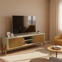 Rack Ripado para TV até 65 Polegadas MDF 180cm Pés em Madeira Maciça 2 Portas de Correr Sereno Bege Off White/Cedro Rack Ripado para TV até 65 Polegadas MDF 180cm Pés em Madeira Maciça 2 Portas de Correr Sereno Bege Off White/Cedro