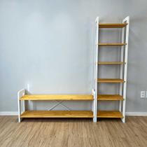 Rack TV de Madeira Pinus com Estante 6 Prateleiras Slim Linea Nozes e Branco