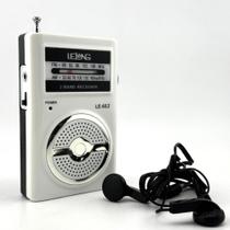 Rádio Portátil Am/fm Le-652 Lelong Mini Pilha Fone De Ouvido