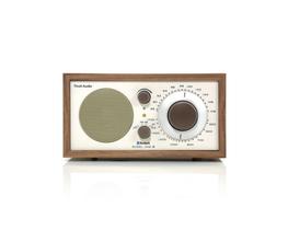 Rádio Tivoli Audio Model One Bluetooth AM/FM - Noz/Bege Rádio Tivoli Audio Model One Bluetooth AM/FM - Noz/Bege