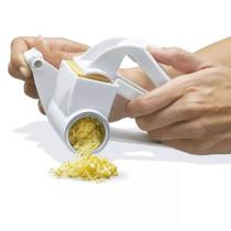 Ralador Manual Para Queijo Tipo Manivela Com Lâmina Em Inox Ralador Manual Para Queijo Tipo Manivela Com Lâmina Em Inox