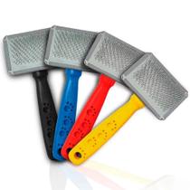 Rasqueadeira com Cerdas de Aço e Cabo de Patinhas