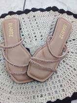 Rasteira - cor beje com brilho - tamanho 35 - material couro