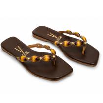Rasteira Vizzano Flat Marrom com Pedraria Âmbar e Tachas - Charme Boho e Conforto Absoluto Rasteira Vizzano Flat Marrom com Pedraria Âmbar e Tachas - Charme Boho e Conforto Absoluto