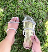 Rasterinha tiras de glitter stress feminina rasteira sola quadrada calce facil sandalha de dedo aberta sem fivela.