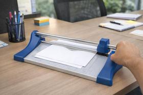 Refiladora de Papel A4 Aurora AST410 Guilhotina Profissional, Corta até 10 Folhas, Base Metálica Régua Guia de Corte