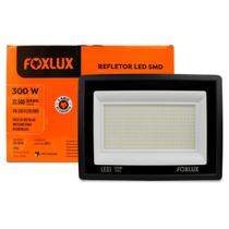 Refletor LED Foxlux 300W 6500K Bivolt Preto IP65 Alta Potência Luz Branca Fria Para Galpões, Estacionamentos, Pátios e Grandes Áreas Externas Refletor LED Foxlux 300W 6500K Bivolt Preto IP65 Alta Potência Luz Branca Fria Para Galpões, Estacionamentos, Pátios e Grandes Áreas Externas