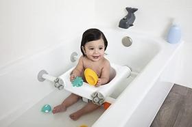Regalo Baby Basics assento de banho, fornece suporte e equilíbrio para banhos de abdominais, inclui sistema de ventosa forte e seguro, orifícios de drenagem para fácil limpeza, configura e armazena em segundos