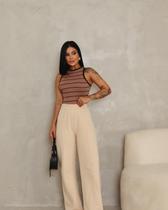 Regata Casual Listrada: Elegância e Leveza em Cada Detalhe