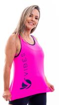 Regata feminina rosa com viés azul marinho e proteção UV50+ Regata feminina rosa com viés azul marinho e proteção UV50+