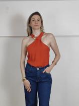 Regata halter neck com argola orgânica Regata halter neck com argola orgânica