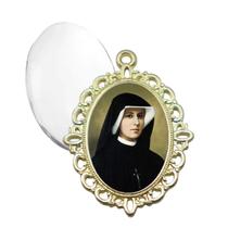 Relicario Dourado Santa Faustina Terno Noivo lapela Qualidade Resinado Alto Padrão Casamentos Relicario Dourado Santa Faustina Terno Noivo lapela Qualidade Resinado Alto Padrão Casamentos