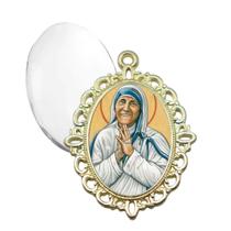 Relicario Dourado Santa Teresa de Calcutá Terno Noivo lapela Qualidade Resinado Alto Padrão Casamentos