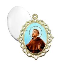 Relicario Dourado São Francisco Terno Noivo lapela Qualidade Resinado Alto Padrão Casamentos