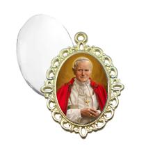 Relicario Dourado São João Paulo ll Terno Noivo lapela Qualidade Resinado Alto Padrão Casamentos Relicario Dourado São João Paulo ll Terno Noivo lapela Qualidade Resinado Alto Padrão Casamentos