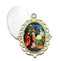 Relicario Dourado Tres Reis Magos Terno Noivo lapela Qualidade Resinado Alto Padrão Casamentos Relicario Dourado Tres Reis Magos Terno Noivo lapela Qualidade Resinado Alto Padrão Casamentos