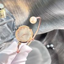 Relógio Bracelete Feminino Luxo Arco Com Pérola Analógico Relógio Bracelete Feminino Luxo Arco Com Pérola Analógico