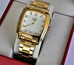 Relogio champion feminino dourado quadrado numeros cn26966h grande