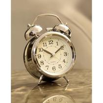 Relogio De Mesa Despertador Retro Vintage Metal Alarme Metal Inox Prateado Clássico Estiloso Antigo
