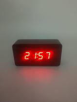 Relógio De Mesa Digital Tipo Madeira Com Despertador