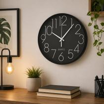 Relogio de parede 24 cm preto com numeros brancos