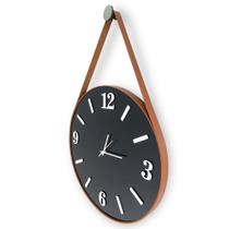 Relógio de Parede ADNET 50cm, Fundo Preto, Algarismos Cardinais 3D Bancos, Alças em Couro cor Preta