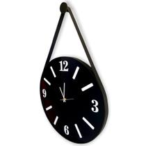 Relógio de Parede ADNET 50cm, Fundo Preto, Algarismos Cardinais 3D Brancos, Alças em Couro Preto.
