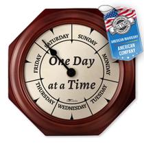 Relógio de parede DayClocks Classic Week-Day Wood 10 polegadas
