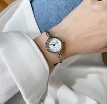 Relógio de Pulso Feminino Analógico pequeno Aço Inoxidável Torcido Tipo Bracelete Pulseira ajustável Quartz moda 2026 Co Relógio de Pulso Feminino Analógico pequeno Aço Inoxidável Torcido Tipo Bracelete Pulseira ajustável Quartz moda 2026 Co