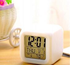 Relógio Despertador Digital Cubo Led Muda De Cor
