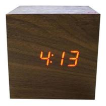 Relógio Despertador Led Cubo 6,5 x 6,5 Cubo 3 sensores de luminosidade liga desliga temperatura