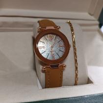 Relógio feminino elegante com movimento quartzo e pulseira em material sintético nude