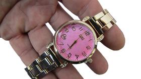 Relogio Feminino Fundo Rosa Quartzo Pulseira Dourada-D