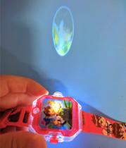 Relógio Infantil para Crianças Digital Projetor Imagem 3D Pisca Luz Led Toca Musica Personagens Super Heróis Disney